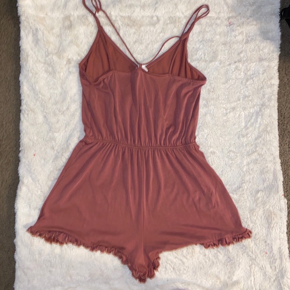 IVY & MAIN Lettuce Edge Womens Surplice Romper - Picture 4 of 4